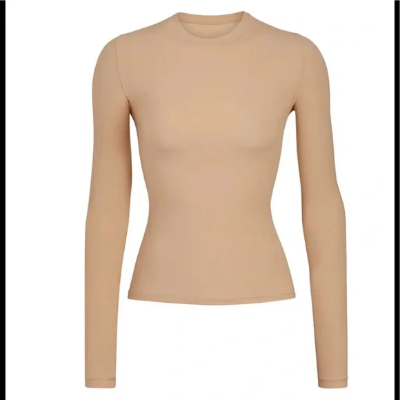 NWT SKIMS Fits Everybody Long Sleeve T-shirt in Clay - Picture 4 of 10